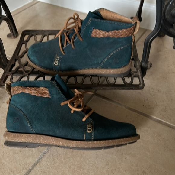 Born Temple II Boot Women's 9 Turquoise Lace Up Suede Short Heel Bootie - Picture 2 of 7
